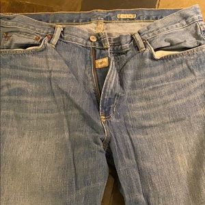 Men’s polo jeans .